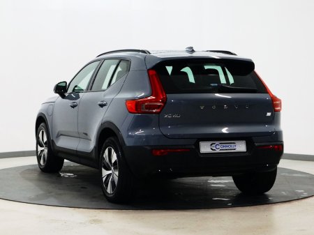2023 Volvo XC40 - thumbnail 5