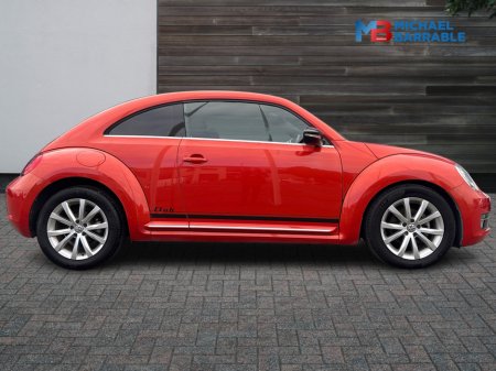 2016 Volkswagen Beetle - view 4