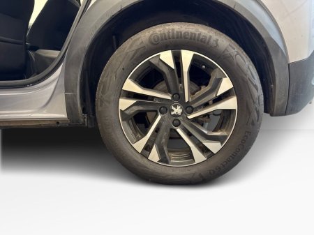 2023 Peugeot 2008 - thumbnail 5