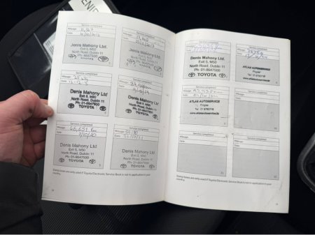 2016 Toyota Yaris - thumbnail 11