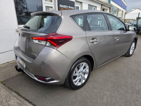 2016 Toyota Auris - thumbnail 3
