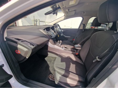 2015 Ford Focus - thumbnail 30