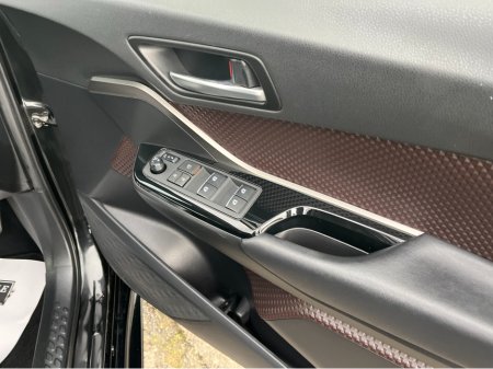 2018 Toyota C-HR 1.8 HYBRID AUTO LOW KM HIGH SPEC thumbnail