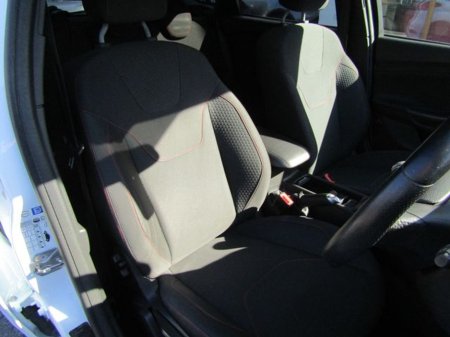 2017 Ford Focus - thumbnail 14