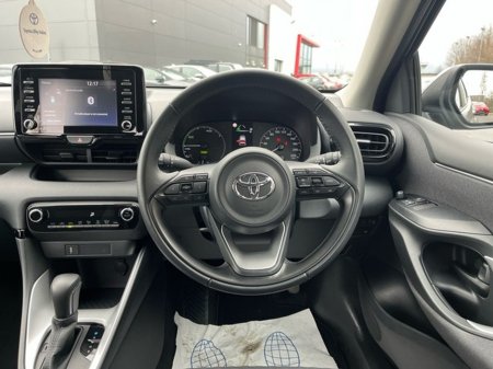 2023 Toyota Yaris 1.5 HYBRID LUNA AUTO €23,950 thumbnail