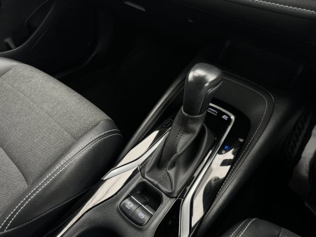 2022 Toyota Corolla 1.8 Hybrid Luna Sport Hatchback €26,950 thumbnail