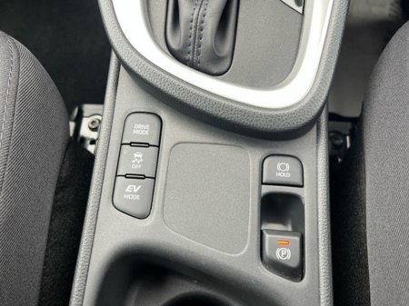 2025 Toyota Yaris Cross - thumbnail 16