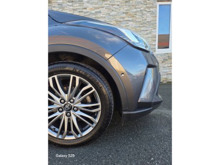 2023 Toyota C-HR 1.8 HYBRID SOL €25,450 thumbnail