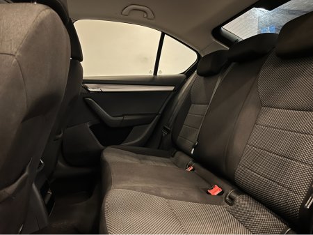 2016 Skoda Octavia 1.6 TDI SE BUSINESS 11 110PS 5DR €9,950 thumbnail