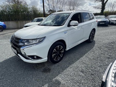 2018 Mitsubishi Outlander - view 2