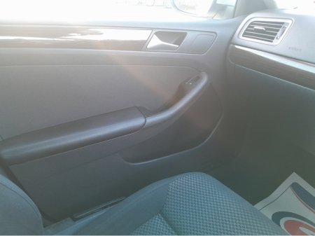 2016 Volkswagen Jetta CL 2.0 TDI MANUAL 5SPEED 110BHP 4DR €8,950 thumbnail