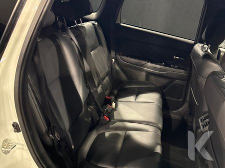 2019 Mitsubishi Outlander 2.4 AUTOMATIC HYBRID - ALLOY WHEELS - ELECTRIC SEATS - HEATED SEATS - HEATED STEERING WHEEL - HEATING / AC CONTROLS - REVERSE CAMERA - MULTI FUNCTION €21,950 thumbnail