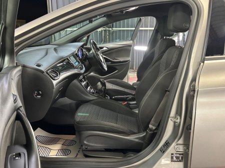 2017 Vauxhall Astra - thumbnail 17