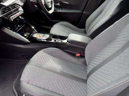 2026 Peugeot 2008 - thumbnail 8