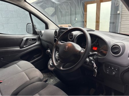 2018 Peugeot Partner - thumbnail 9