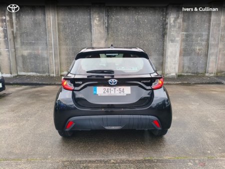 2024 Toyota Yaris YARIS 1.5 HYBRID LUNA thumbnail