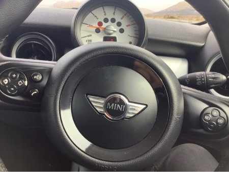 2011 MINI Hatch - thumbnail 4