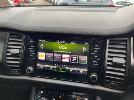 2020 Skoda Kodiaq SPORTLINE 7 SEATER AUTOMATIC 150BHP 2.0 DIESEL //PANORAMIC GLASS ROOF//HEATED SEATS AND STEERING WHEEL//REVERSE CAMERA// €33,950 thumbnail