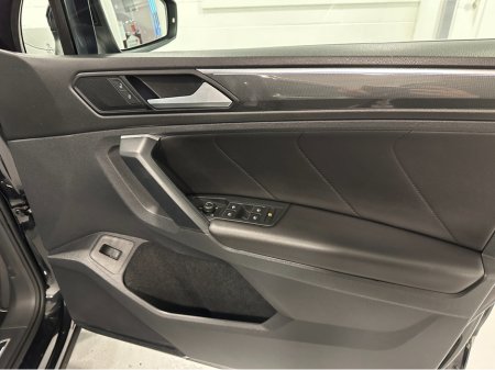 2020 Volkswagen Tiguan HIGHLINE 2.0 TDI MANUAL LOW KMS 150HP VW/AUDI SPECIALISTS WWW.DENISDARCYCARS.IE thumbnail
