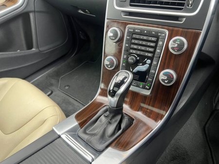 2018 Volvo V60 D4 CLASSIC 2.0 D // SERVICE HISTORY // OPENING SUNROOF // ADAPTIVE CRUISE CONTROL €19,950 thumbnail