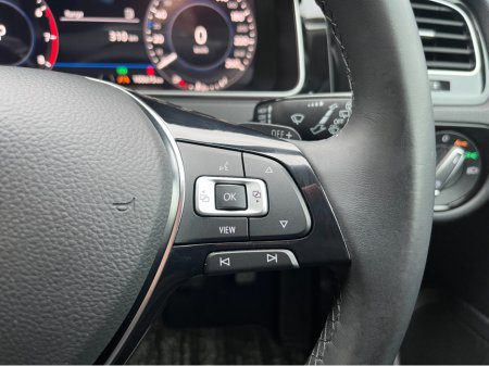 2019 Volkswagen Golf HIGHLINE AUTOMATIC 1.4 PETROL //REVERSE CAMERA//ADAPTIVE CRUISE CONTROL//KEYLESS ENTRY//BLIND SPOT WARNING// €18,950 thumbnail