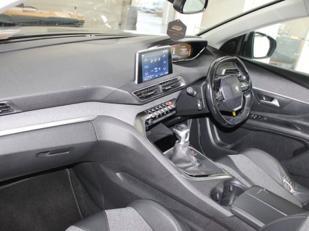 2019 Peugeot 3008 - thumbnail 9