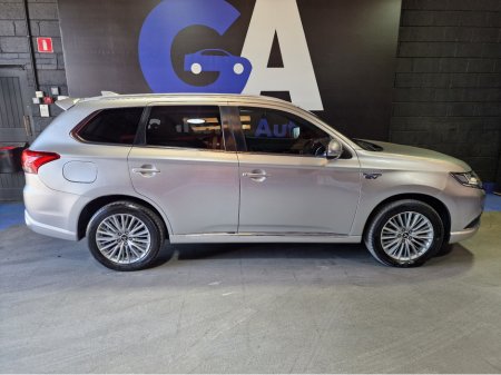 2019 Mitsubishi Outlander - thumbnail 9