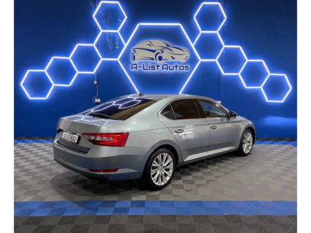2021 Skoda Superb - thumbnail 3
