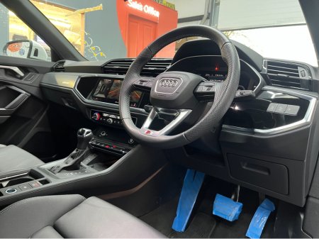 2024 Audi Q3 2024 AUDI Q3 35TDI QUATTRO S LINE 2.0 AUTOMATIC / CRUISE CONTROL / 360° PARKING CAMERA / ELECTRIC HEATED SEATS / PADDLE SHIFTERS / APPLE CARPLAY thumbnail