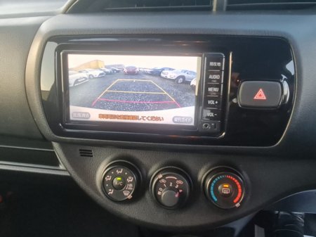 2018 Toyota Vitz - thumbnail 17