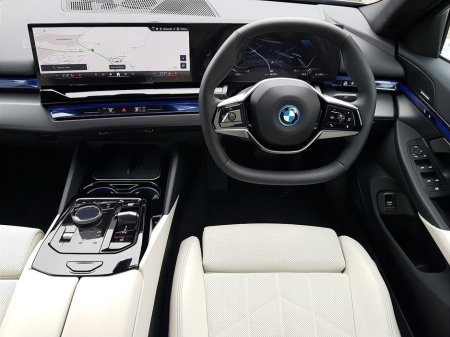 2025 BMW i5 - thumbnail 5