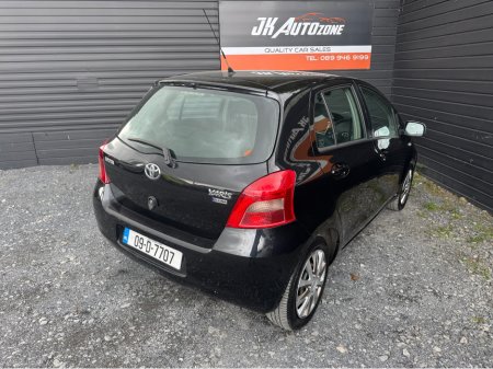 2009 Toyota Yaris - thumbnail 6