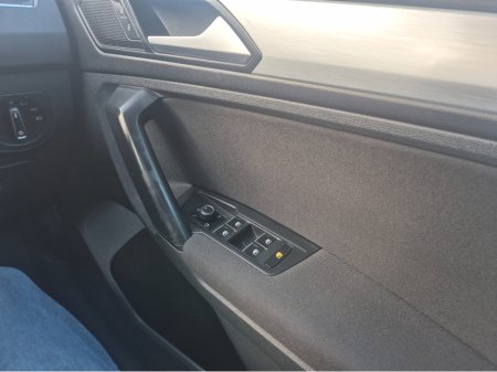 2017 Volkswagen Tiguan COMFORTLINE 2.0 TDI 115BHP 115HP MANUAL 6SPEED FWD 4 €17,900 thumbnail