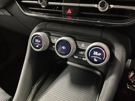 2025 Skoda Kodiaq Sportline IV 1.5TSi PHEV 204BHP - Reversing Camera - Climate Control - Sat Nav - Heated Seats - Keyless Start - Apple CarPlay/Android Auto €53,950 thumbnail