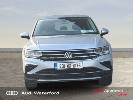 2023 Volkswagen Tiguan - thumbnail 2
