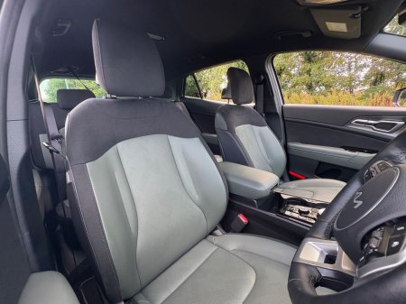 2025 Kia Sportage *2 year AA* 6 YEAR WARRANTY* Bluetooth, Touch Screen Infotainment System, All-Leather Seats, Reversing Camera, thumbnail