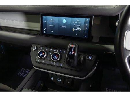 2022 Land Rover Defender 3.0 D300 110 AUTO 4WD €56,911 thumbnail