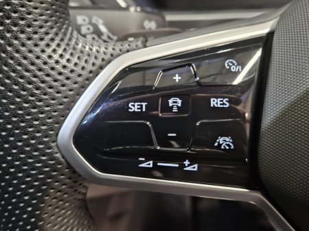 2024 Volkswagen Tiguan TIGUAN R-LINE 2.0TDI DSG 150HP €49,950 thumbnail