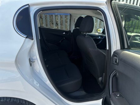 2018 Peugeot 208 - thumbnail 9
