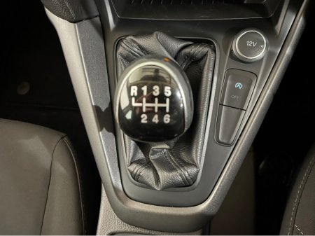 2016 Ford Focus - thumbnail 21