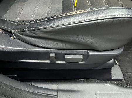 2019 Mitsubishi Outlander €18950! 2019 MITSUBISHI OUTLANDER PHEV G 2.4 AUTOMATIC / CRUISE CONTROL / 360° PARKING CAMERA / PADDLE SHIFTER / ELECTRIC HEATED SEATS / HEATED STEERING WHEEL €18,950 thumbnail