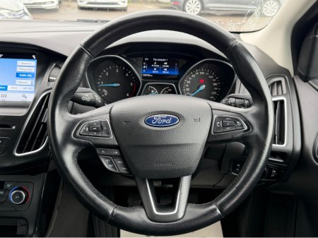 2017 Ford Focus - thumbnail 18