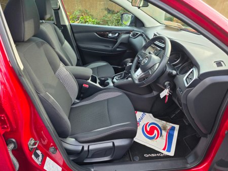2018 Nissan Qashqai 1.2 SV CVT 18 4DR Auto €18,950 thumbnail
