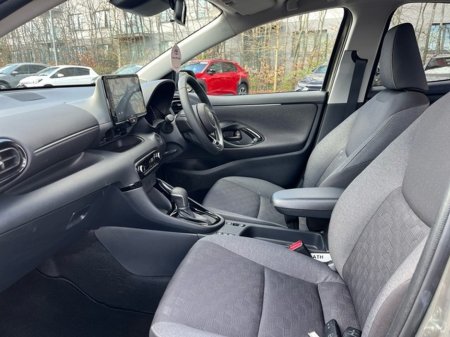 2025 Toyota Yaris - thumbnail 6