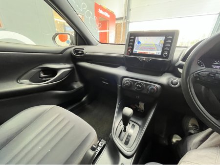 2021 Toyota Yaris - thumbnail 13