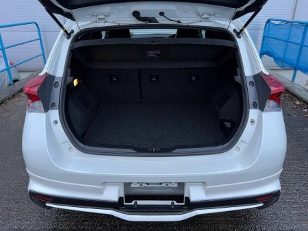 2016 Toyota Auris 1.8 HYBRID MODELLISTA PACK // 17" DIAMOND CUT ALLOYS // HEATED SEATS // REVERSE CAMERA €14,950 thumbnail