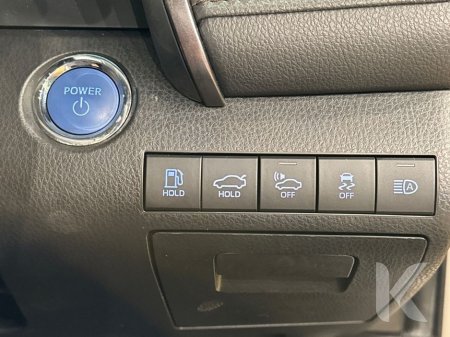 2020 Toyota Camry - thumbnail 19