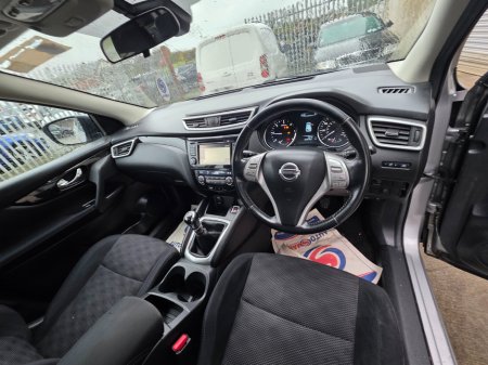 2017 Nissan Qashqai 1.5 DSL XE €8,995 thumbnail