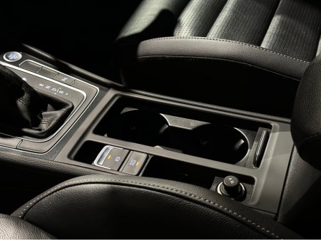 2020 Volkswagen Golf E 136 BHP AUTO E-GOLF €13,950 thumbnail