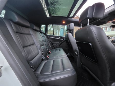 2016 Volkswagen Tiguan 2.0 TDI 150HP BMT Edition-R €15,450 thumbnail